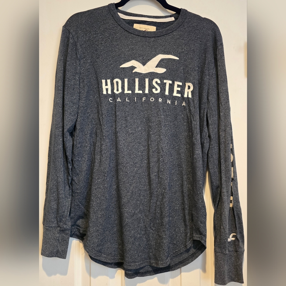 Men's Blue Long Sleeve T-shirt Hollister Size Medium Embroidery On Chest